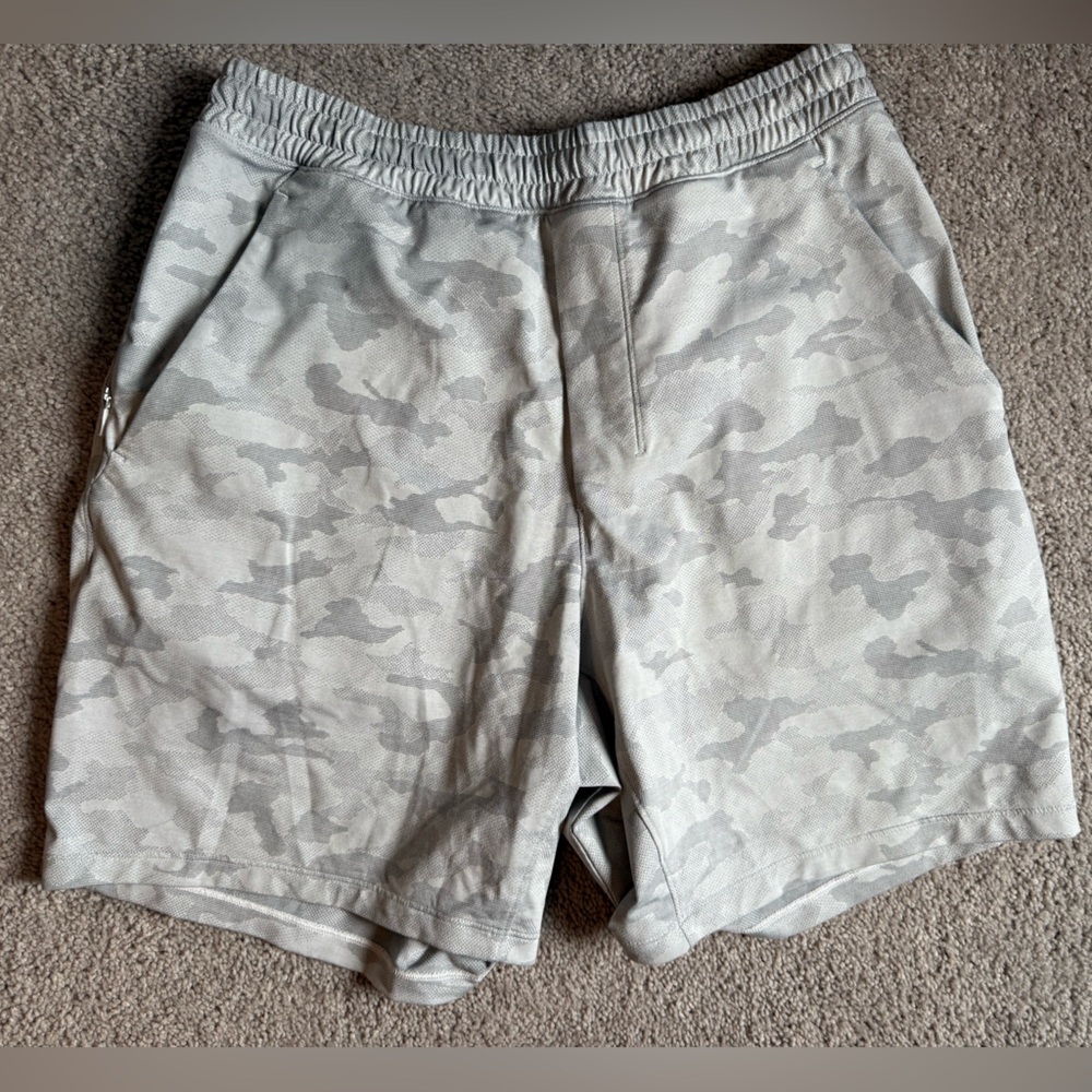 Lululemon Pacebreaker Men's Light Grey Camo Athletic Shorts 7” inseam